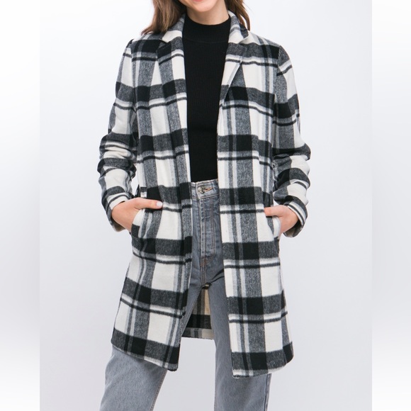 37 Fabulous Lapel Collared Plaid Wool Blend Full Coat - Picture 2 of 4